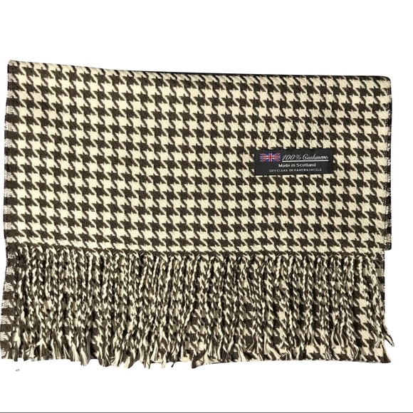 100% Cashmere Black & White Houndstooth Scarf - Picture 4 of 5
